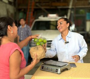 Asociación Civil Amigos de Lalo Ximénez lleva apoyo alimentario a familias de la colonia Ex-Normal